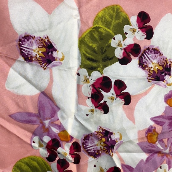 Silk scarf floral - Picture 4 of 7